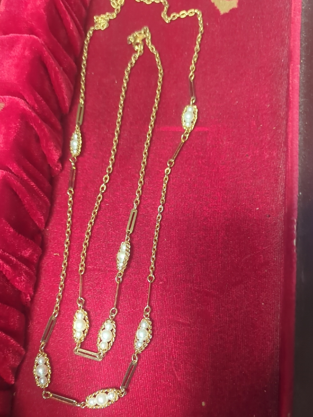 Vintage Sarah Coventry Faux Pearl Gold Tone Necklace Set.